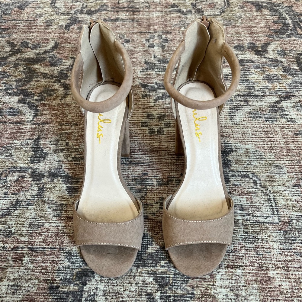 Women’s faux suede heels. Blush color size 7